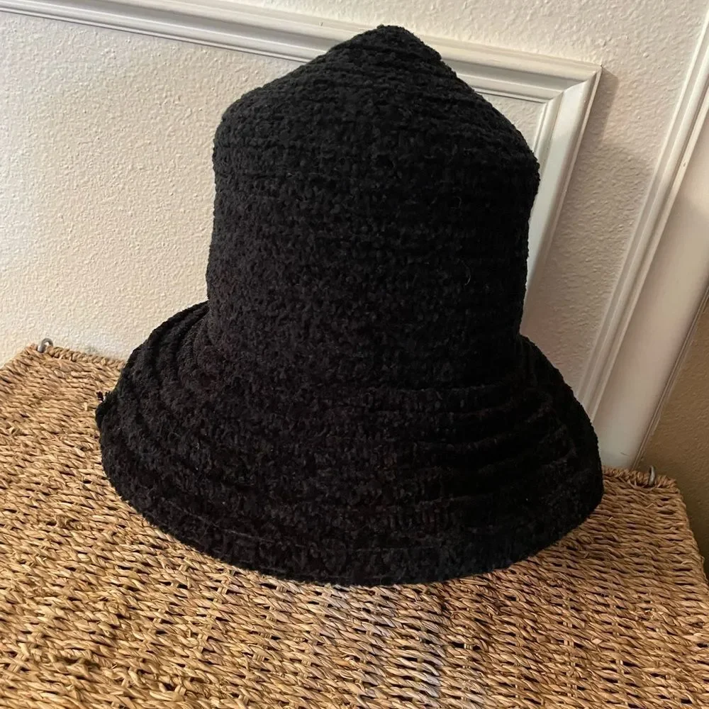 BETMAR New York Women’s Black Knit Hat - Picture 13 of 13